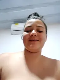 Liancy webcam model stream image