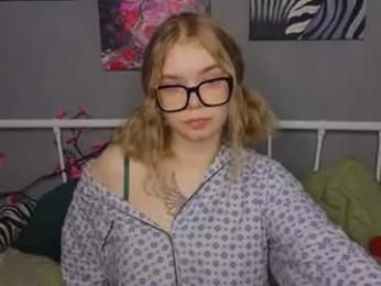 benevolently webcam model stream image