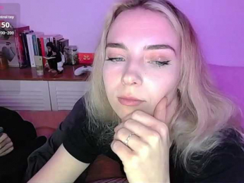 Almondmilka webcam model stream image