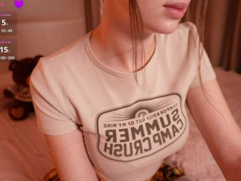 LilyColins webcam model stream image