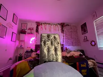 VixenCapri webcam model stream image