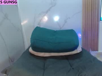 mollyguns webcam model stream image