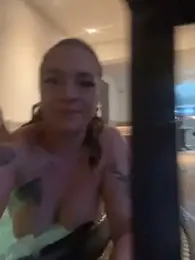 LizzyLush_ webcam model stream image