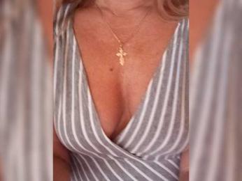 Divaya webcam bongacams model stream image
