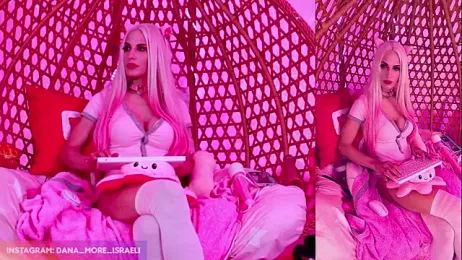 dana_more webcam model stream image