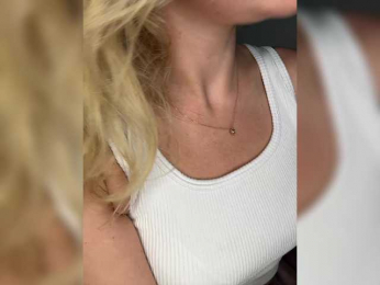 MagiBlond webcam model stream image