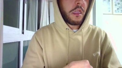 Surfer_30 webcam model stream image