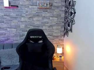 louanebour webcam model stream image