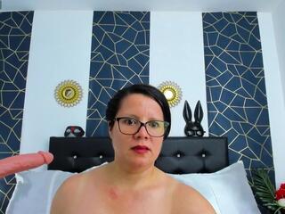 Kiky Mills webcam model stream image