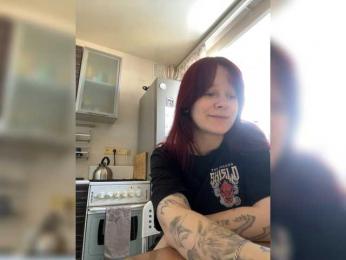 stillHer webcam model stream image