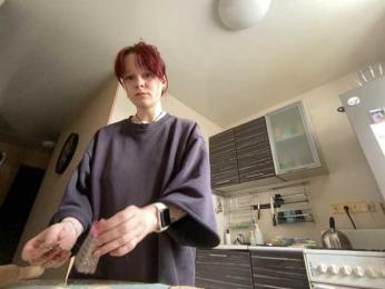 stillHer webcam model stream image