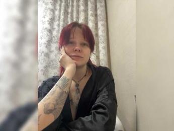 stillHer webcam model stream image