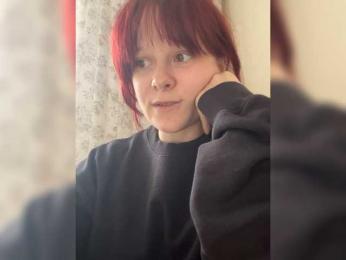 stillHer webcam model stream image