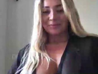 chloebelle webcam bongacams model stream image