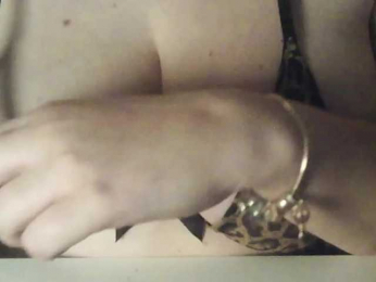 peachyshow webcam bongacams model stream image