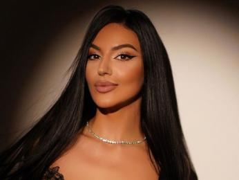 IzaBelle webcam model stream image