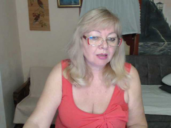 EvelynLoveShy webcam model stream image