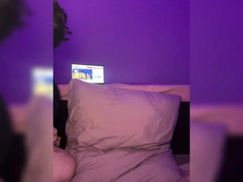 PinkyPai webcam model stream image