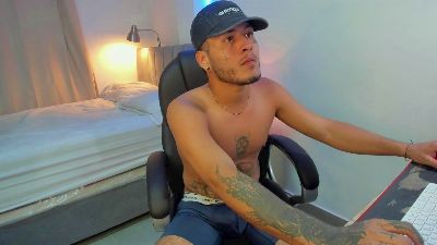 Crow_master00 webcam model stream image