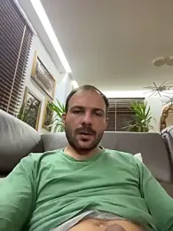 Adventurehotman webcam model stream image