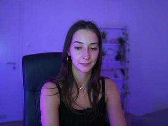 Crystalbrunette18 webcam model stream image