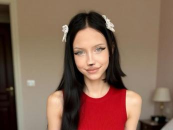 LoraineWebley webcam model stream image