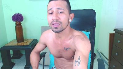 RichardWithe_ webcam model stream image