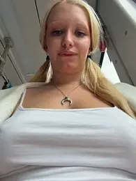 Elfi_InPublic webcam model stream image