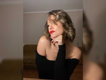 Monro webcam bongacams model stream image