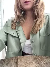 Puzdosia webcam model stream image