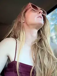 GoldenFlameGoddess webcam model stream image