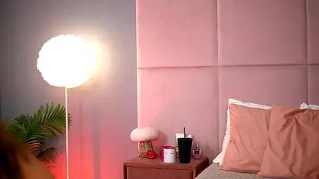 AlmaLuv webcam model stream image