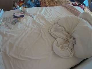 voyeurcam-julmodels-whitebed-1 webcam model stream image