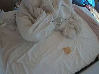 voyeurcam-julmodels-whitebed-1 webcam model stream image