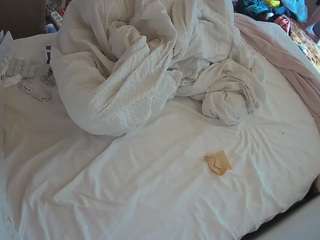 voyeurcam-julmodels-whitebed-1 webcam model stream image