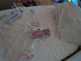 voyeurcam-julmodels-whitebed-1 webcam model stream image