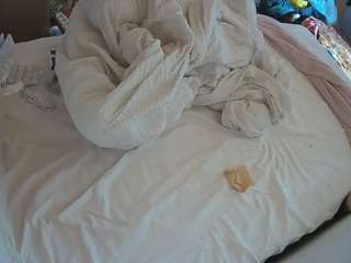 voyeurcam-julmodels-whitebed-1 webcam model stream image