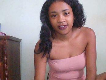 TriciaBella webcam model stream image