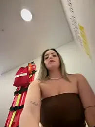 Alirawrz webcam model stream image