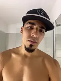 SimonNessman webcam stripchat model stream image