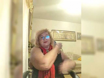 KarinkaSweet webcam model stream image