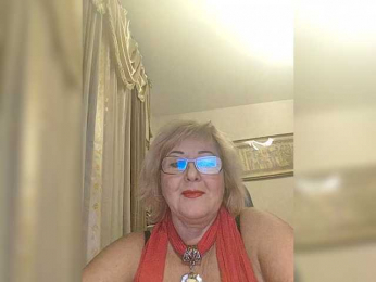 KarinkaSweet webcam model stream image