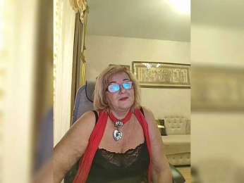 KarinkaSweet webcam model stream image