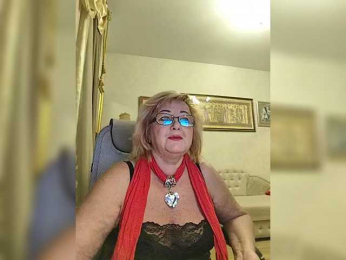 KarinkaSweet webcam model stream image