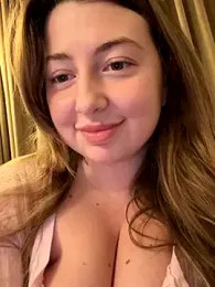 curvyflawless webcam model stream image