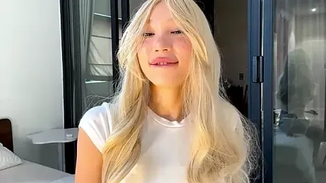 LezlieGreet webcam stripchat model stream image