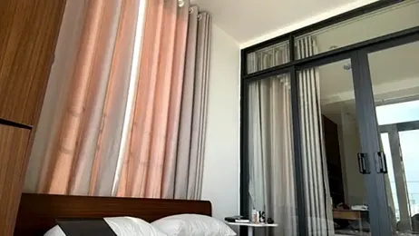 LezlieGreet webcam model stream image