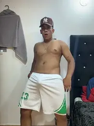 Tonyvelvet webcam model stream image