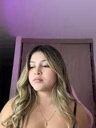 lunablossom_ webcam model stream image