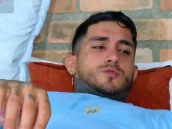 twonaugthy77 webcam model stream image